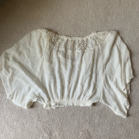 White Hollister boho/peasant top! 🌼🌸💚 - Picture 4 of 5